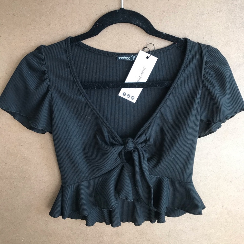 Boohoo tie front black crop top